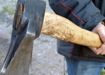 Σύρος: Επίθεση με τσεκούρια για μια θέση σε εστιατόριο[video]