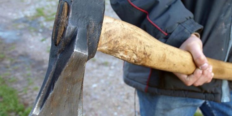 Σύρος: Επίθεση με τσεκούρια για μια θέση σε εστιατόριο[video]