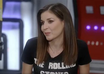 Βαλέρια Κουρούπη: Ποζάρει με μπικίνι στα 47 της χρόνια και δείχνει πόσο γυμνασμένη είναι