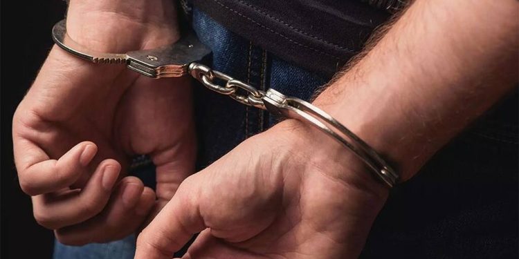 Alldaynews.gr Χειροπέδες σε γνωστό λαϊκό τραγουδιστή στην Άνω Γλυφάδα – Φωτό ντοκουμέντο