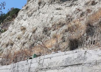 Ζάκυνθος: 17χρονος έπεσε στο κενό από βράχο-Καρφώθηκε σε σίδερο