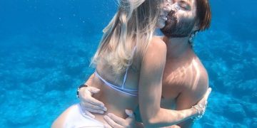 Alldaynews.gr Ηλίας Βρεττός: Τρυφερά φιλιά κάτω από το νερό (pics)