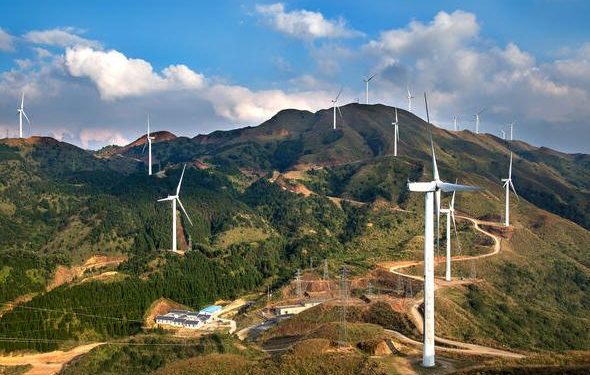 Alldaynews.gr ΕΛΕΤΑΕΝ: Τα αιολικά πάρκα προστατεύουν τα δάση