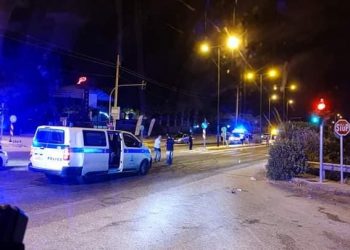 Τραγωδία τα ξημερώματα στη Βάρκιζα: Νεαρός σκοτώθηκε όταν το μηχανάκι του καρφώθηκε σε ΙΧ (ΦΩΤΟ)