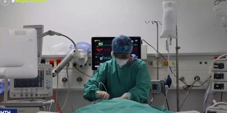 Κρήτη: “Θα εμβολιάζονταν μετά την γέννα” λέει ο σύζυγος της 36χρονης εγκύου που είναι διασωληνωμένη (video)