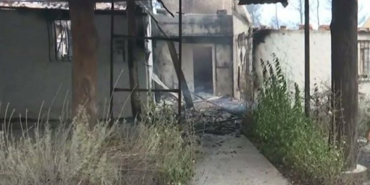 Alldaynews.gr Εύβοια: Κάηκε το σπίτι του Κώστα Χατζή στο Καστρί (βίντεο)