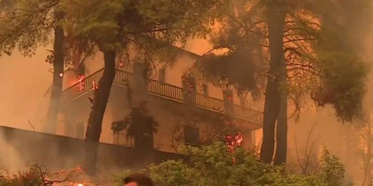 Εκτίμηση – σοκ από τον αντιδήμαρχο Μαντουδίου: 1.000 σπίτια παραδόθηκαν στις φλόγες