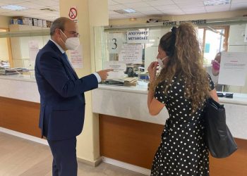 Υπάλληλος του ΕΦΚΑ δεν αναγνώρισε τον Χατζηδάκη: «Είμαι ο υπουργός, πιστέψτε με»