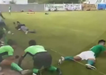 Βίντεο σοκ: Τρεις νεκροί κατά τη διάρκεια πυροβολισμών σε ποδοσφαιρικό αγώνα! (σκληρές εικόνες)