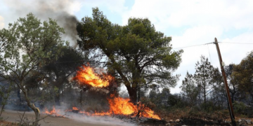 Alldaynews.gr Θρίλερ στα Βίλία: «Σπίτι έχει δεξαμενή αερίου» – Οι εκκλήσεις στους ασυρμάτους (vid)