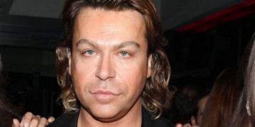 Alldaynews.gr Δύσκολες ώρες για τον Τρύφωνα Σαμαρά: Εσπευσμένα στο Κέντρο Υγείας Μυκόνου