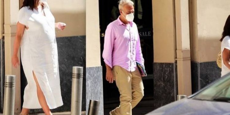 Όλγα Κεφαλογιάννη: Καρέ καρέ η βόλτα της εγκυμονούσας με τον Μάτσα[photos]