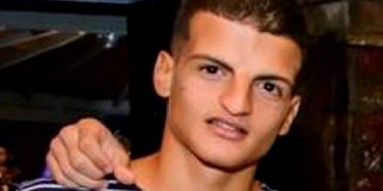 Alldaynews.gr Ράγισαν καρδιές για τον Θάνο-Σπαραγμός στην κηδεία του 22χρονου αθλητή Πυγμαχίας