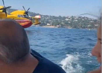 Σοκαριστικό Βίντεο:  Καναντέρ παίρνει νερό ξυστά από ταχύπλοο