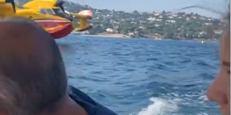 Alldaynews.gr Σοκαριστικό Βίντεο: Καναντέρ παίρνει νερό ξυστά από ταχύπλοο