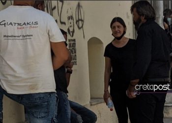 Κρήτη-Δολοφονία 39χρονου: Σπαραγμός απο τη μάνα και την γυναίκα του έξω απο τα Δικαστήρια[video]