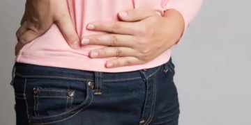 Το συχνό φούσκωμα στην κοιλιά είναι πιθανό σημάδι καρκίνου: Τι πρέπει να ξέρετε