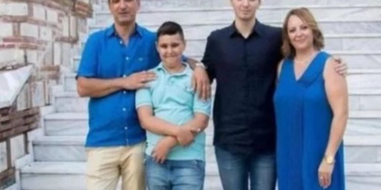 Alldaynews.gr Τραγωδία για οικογένεια Ελλήνων: Νεκρό το 12χρονο παιδί και τραυματίες οι άλλοι-Μπορείς να βοηθήσεις