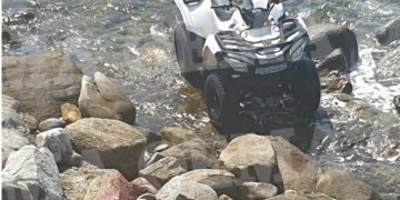 Μύκονος: Γουρούνα έπεσε στα βράχια-Μια γυναίκα νεκρή[photo]