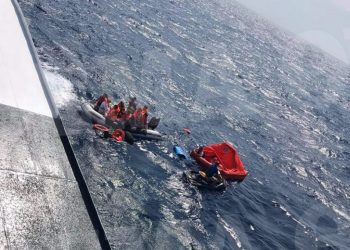 Ναυάγιο Μήλος: Σώοι και οι 17 επιβάτες της θαλαμηγού[video]