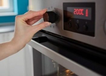 Τράβηξε φωτογραφία τον φούρνο του πριν πάει διακοπές και όταν μας είπε τον λόγο του “κλέψαμε” την ιδέα