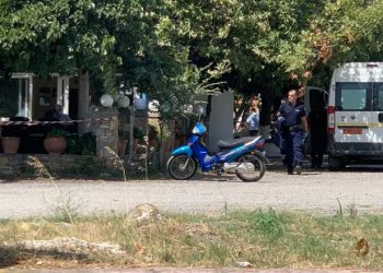 Πριν Λίγο-Νέα Γυναικοκτονία: Πυροβόλησε 8 φορές και Σκότωσε την 43χρονη γυναίκα του μέσα στην ταβέρνα που εργαζόταν