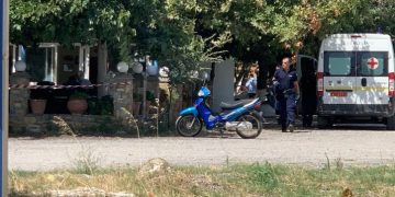 Alldaynews.gr Πριν Λίγο-Νέα Γυναικοκτονία: Πυροβόλησε 8 φορές και Σκότωσε την 43χρονη γυναίκα του μέσα στην ταβέρνα που εργαζόταν