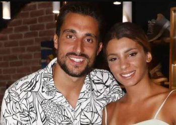 Ρουμελιώτη-Κατσούλης: Ζουν τον έρωτά τους στη Μύκονο-Τα παιχνίδια τους στην θάλασσα[video]