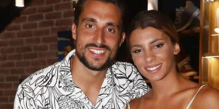 Ρουμελιώτη-Κατσούλης: Ζουν τον έρωτά τους στη Μύκονο-Τα παιχνίδια τους στην θάλασσα[video]