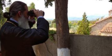 Μητροπολίτης Συμεών: «Θέλω να φιλήσω τα χέρια των ανθρώπων που έδωσαν μάχη με τις φλόγες στη Μαλεσίνα»[video]