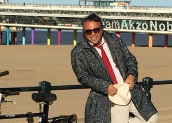 Τούρκος σχεδιαστής μόδας κάνει δωρεά στους έλληνες πυρόπληκτους και «τρολάρει» τον Ερντογάν