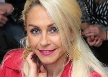 Η Μιρέλα Μανιάνι ποζάρει με κόκκινο μπικίνι και προκαλεί…καύσωνα[photo]