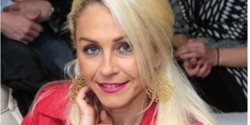 Η Μιρέλα Μανιάνι ποζάρει με κόκκινο μπικίνι και προκαλεί…καύσωνα[photo]