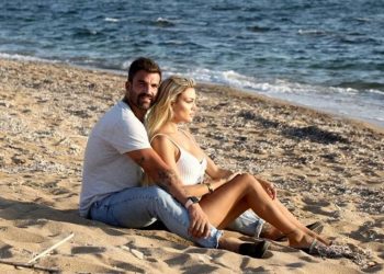 Αλεξάνδρου: Άφησε την Τούνη και τον «τσακώσαμε» αγκαλιά στην παραλία με την… Παναγιώταρου!