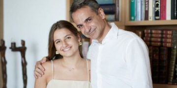 Δάφνη Μητσοτάκη: Αυτή είναι η κόρη του πρωθυπουργού για την οποία ταξίδεψε στις ΗΠΑ
