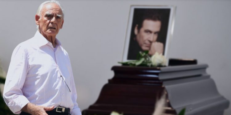 Alldaynews.gr Σηκώστε με να πάω στον Τόλη: Ο θρήνος του Άκη για τον θάνατο του Βοσκόπουλου