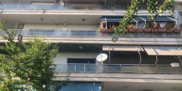 Τραγωδία ανήμερα της Παναγίας: Έδωσε Βουτιά Θανάτου απο τον 4ο όροφο[photos]