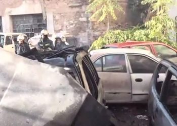 Κυψέλη: Φωτιά σε ανοικτό χώρο-Κάηκαν 4 αυτοκίνητα