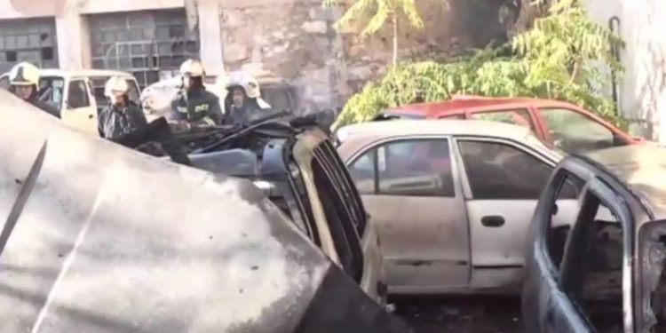 Alldaynews.gr Κυψέλη: Φωτιά σε ανοικτό χώρο-Κάηκαν 4 αυτοκίνητα