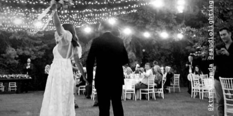 Alldaynews.gr Παντρεύτηκε πρωταγωνίστρια του Έλα στη θέση μου! Το ξέφρενο γλέντι με τραγουδιστή τον Γιώργο Λιβάνη!