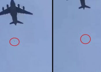 Αφγανιστάν-Βίντεο σοκ: Γραπώθηκαν στους τροχούς αεροπλάνου για να φύγουν κι έπεσαν στο κενό