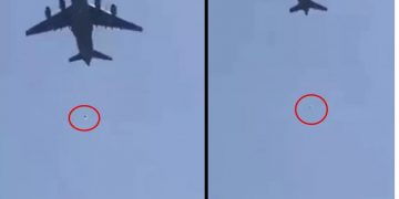 Alldaynews.gr Αφγανιστάν-Βίντεο σοκ: Γραπώθηκαν στους τροχούς αεροπλάνου για να φύγουν κι έπεσαν στο κενό