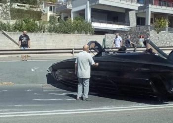 Του έφυγε το τρέιλερ με το σκάφος στον δρόμο προς Χαλκίδα![photos]