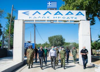 ΣΥΡΙΖΑ: Έχει καεί η μισή χώρα με άπνοια, κι εκείνοι στήνουν σόου στον Έβρο