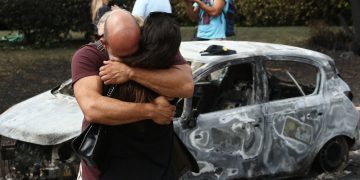 Alldaynews.gr Kάτοικος από το Μάτι για τις εκκενώσεις: «Αν σκούπιζες πτώματα από τον δρόμο τότε θα καταλάβαινες…»