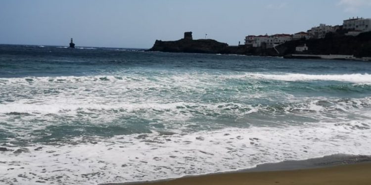 Alldaynews.gr Άνδρος: Εργαζόμενοι φοιτητές έσωσαν γυναίκα από πνιγμό στην θάλασσα