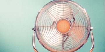 Alldaynews.gr Πώς ο ανεμιστήρας γίνεται σαν air condition για συνεχή δροσιά στο δωμάτιο