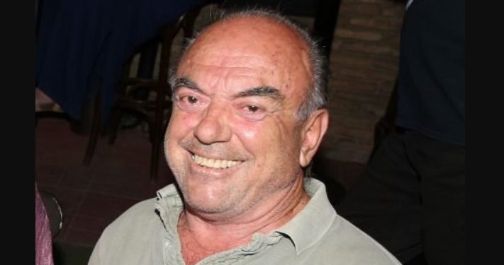 Αντώνης Ξένος: «Για να φτιάξουμε το σπιτάκι μας, πήγαινα στα σκουπίδια, μάζευα ό,τι άχρηστο υπήρχε»