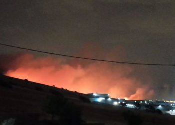 Συναγερμός στον Ασπρόπυργο: Πυρκαγιά κοντά σε βιοτεχνίες – Κλειστή η Αττική Οδός (vids)