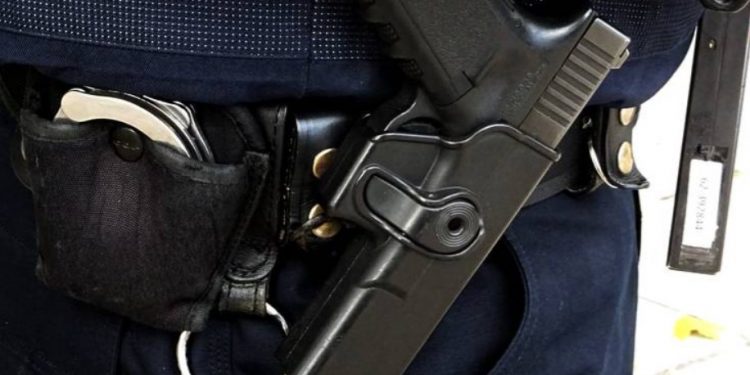 Alldaynews.gr Σοκ στο Γαλάτσι – Σκύλος δάγκωσε αστυνομικό και τον σκότωσε με το υπηρεσιακό του όπλο